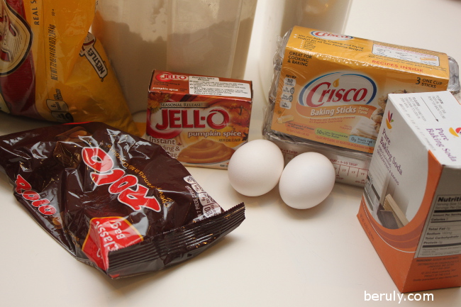 Ingredients for Rolo Pumpkin Spice Pudding Cookies.