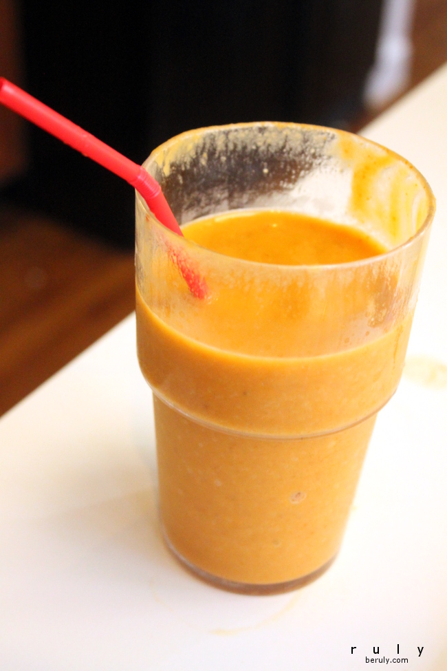 I used some of the leftover pumpkin puree to make a version of Gwyneth's sweet potato pie smoothie.